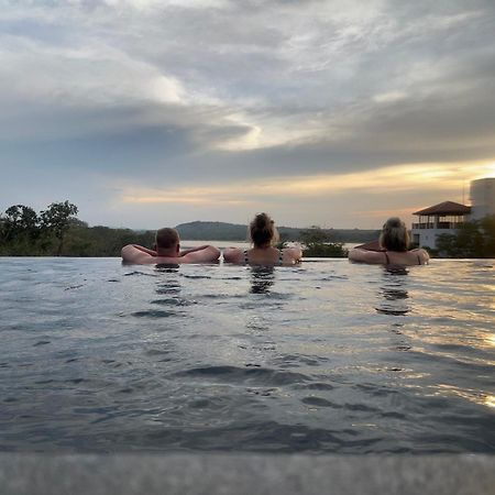 Sundown Lake Hotel & Spa Habarana Esterno foto