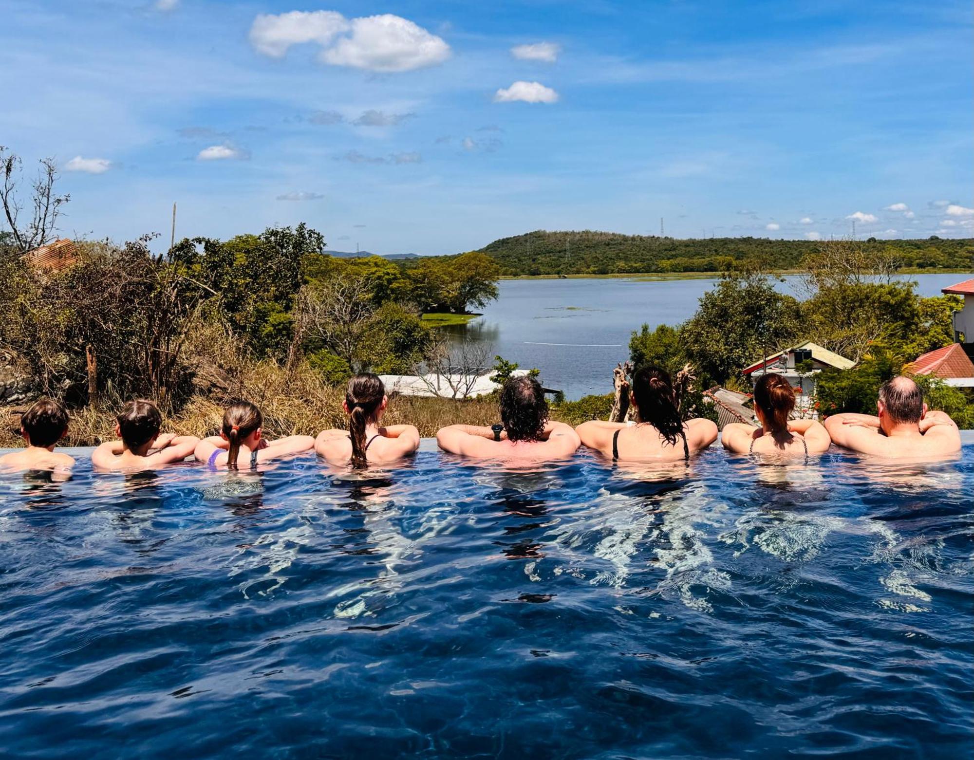 Sundown Lake Hotel & Spa Habarana Esterno foto