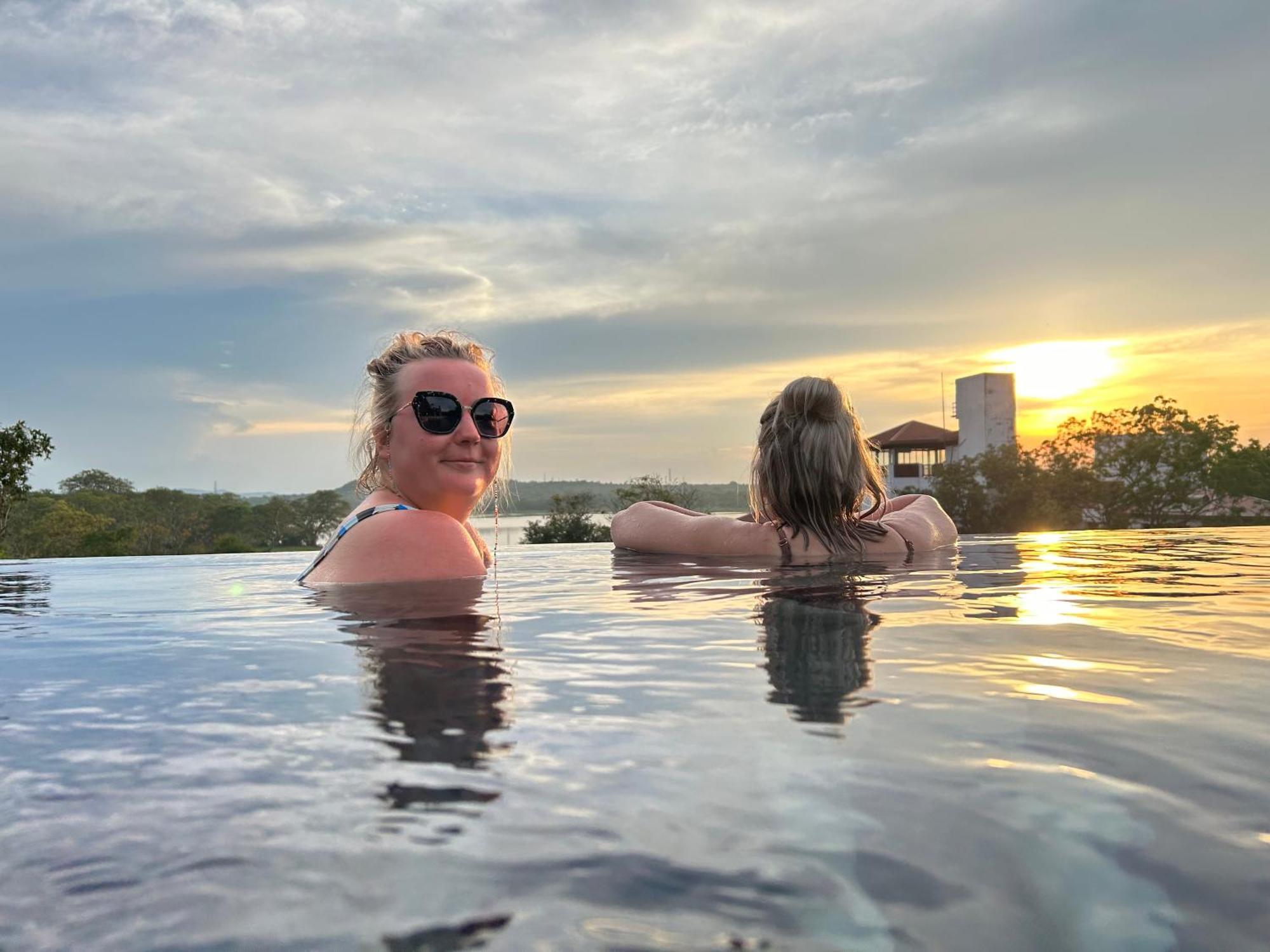 Sundown Lake Hotel & Spa Habarana Esterno foto