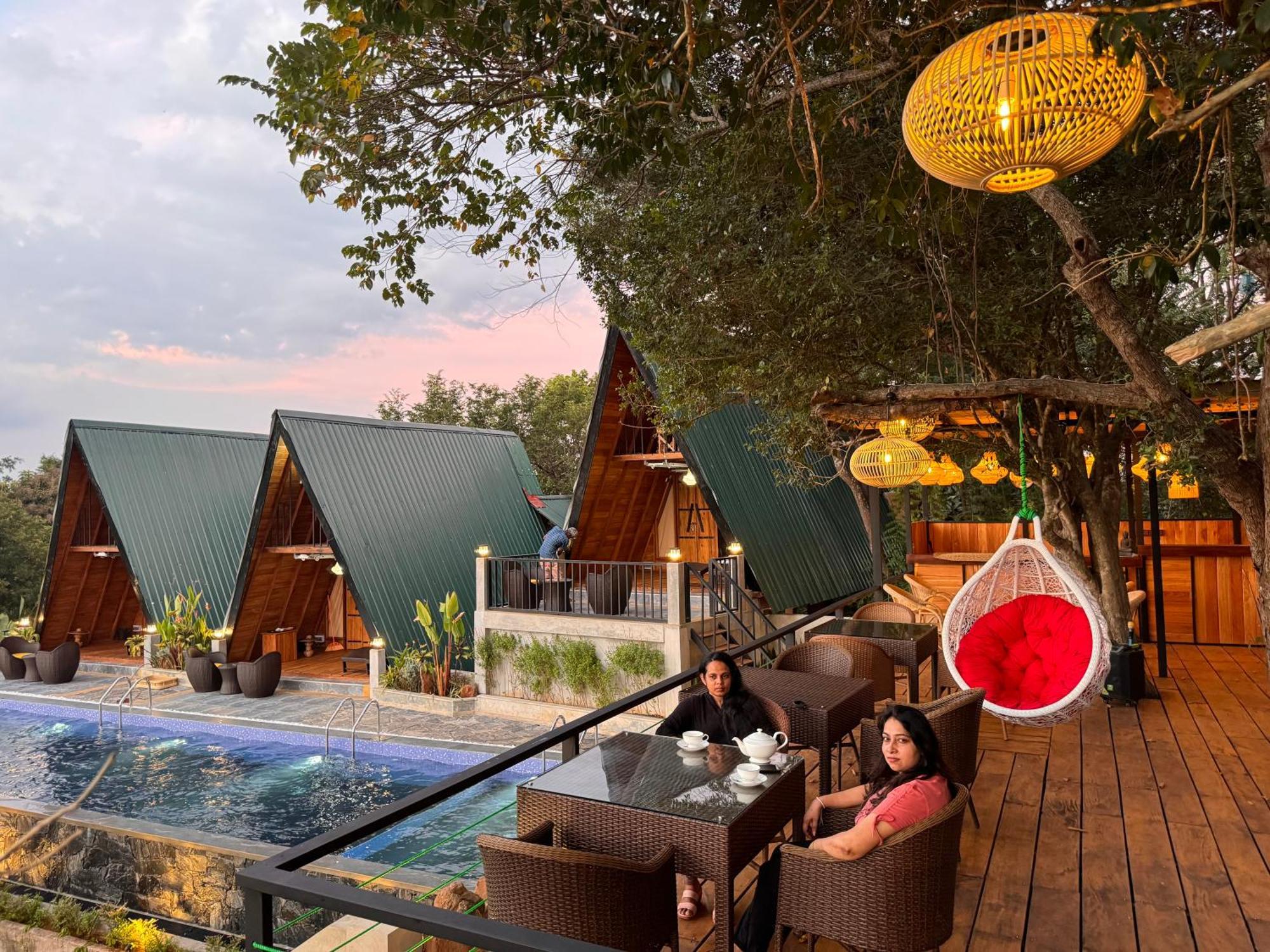 Sundown Lake Hotel & Spa Habarana Esterno foto